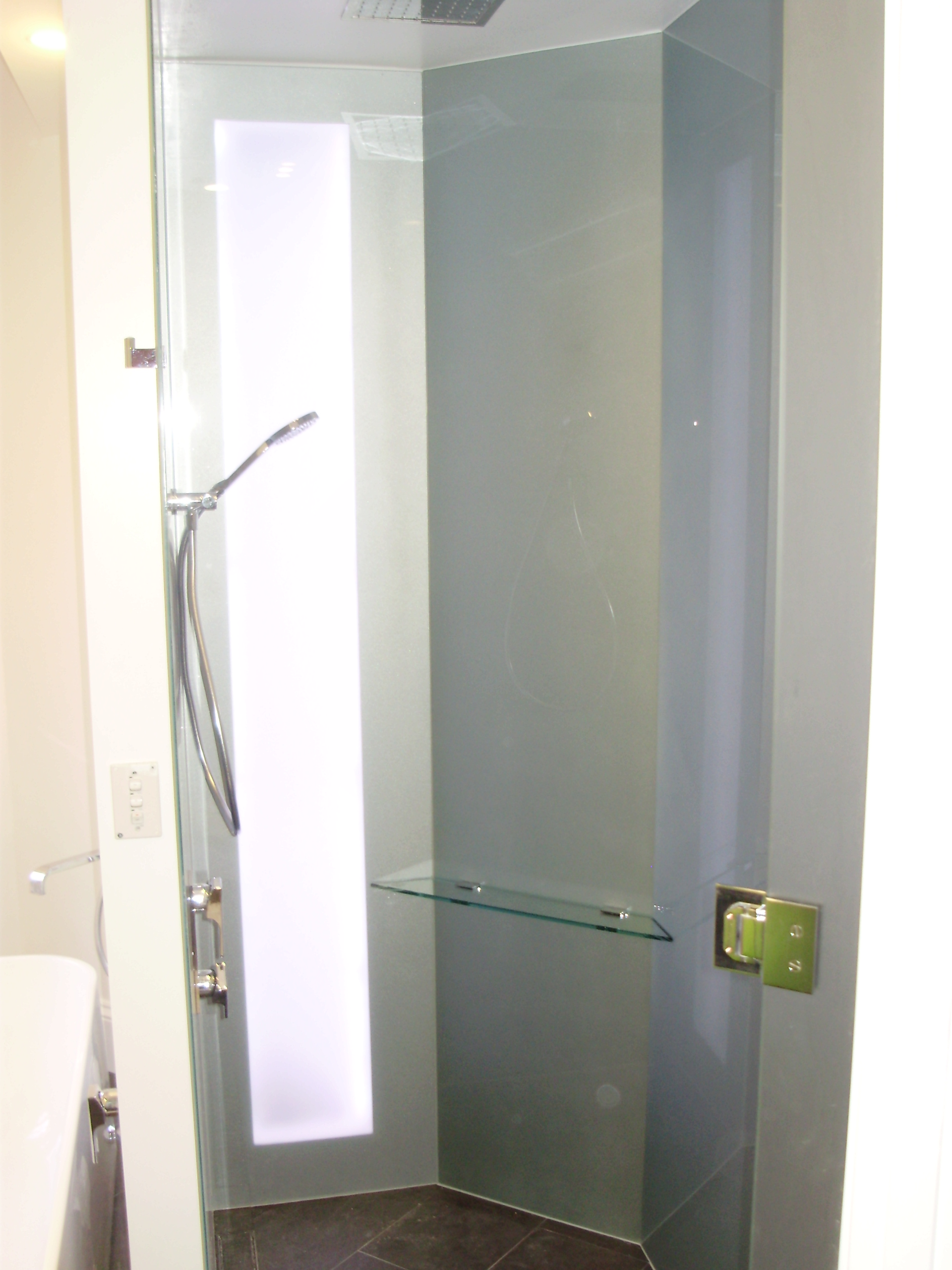 Shower screens with hinges Adelaide